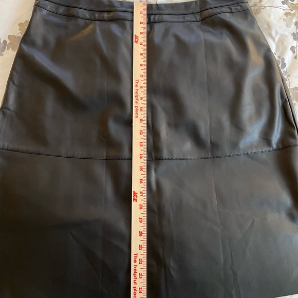 UNIVERSAL STANDARD BLACK FAUX LEATHER A-LINE SKIRT NWOT SIZE S (14-16) - Picture 4 of 13